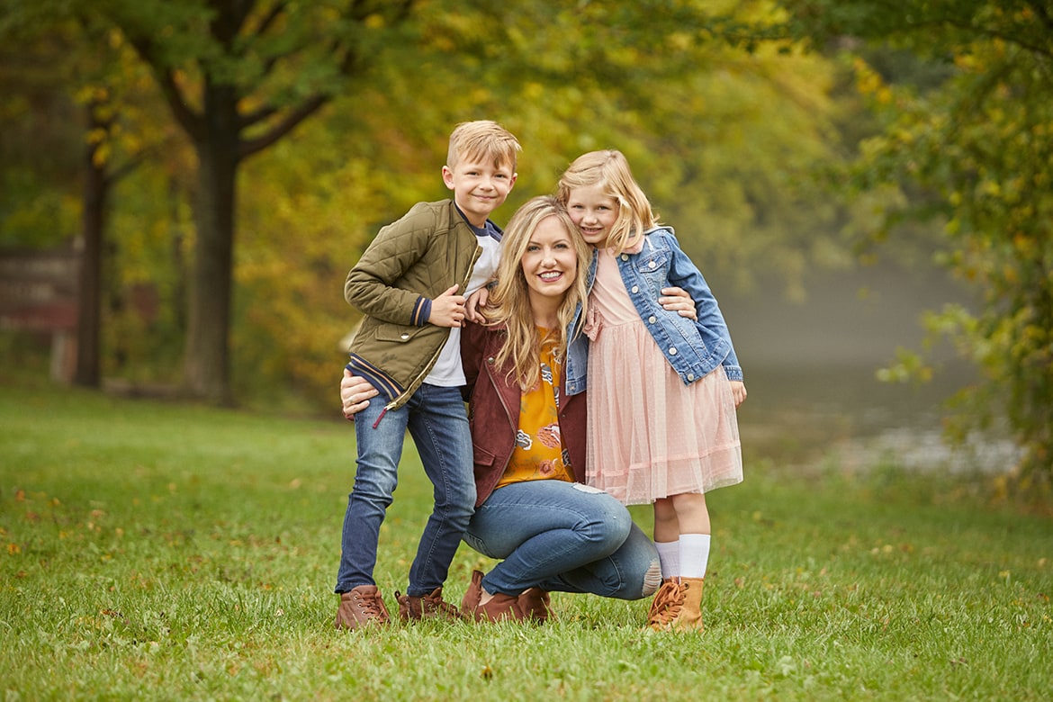 what to wear to family photos-group shot of mom with son and daughter